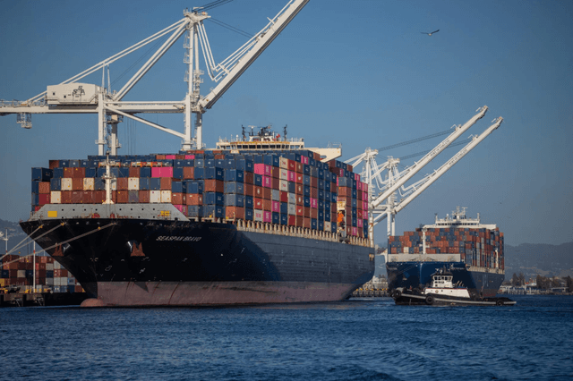 Asia-US sea freight rates set to extend declines amid tariff chaos